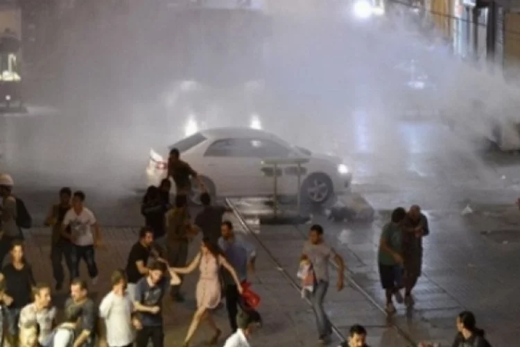 Taksim savaş alanı: 40 gözaltı