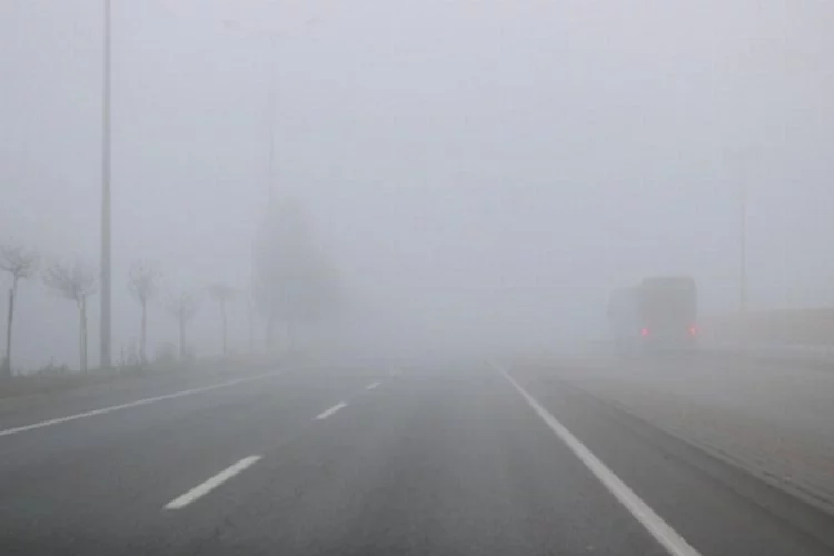 Diyarbakır'ı sis kapladı, uçak seferleri iptal edildi