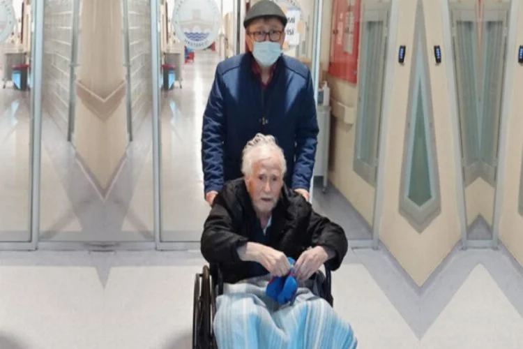 91 yaşındaki Tayyip Yılmaz koronavirüsü yendi