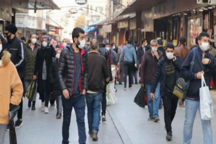 Gaziantep'te kısıtlama öncesi çarşılarda yoğunluk