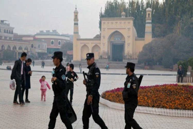 Çin, Sincan Uygur Özerk Bölgesi'nde bildiğini okumakta kararlı