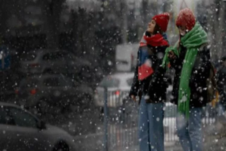 Şemsiyeleri hazırlayın! 8 il için sağanak, 1 kent için kar uyarısı