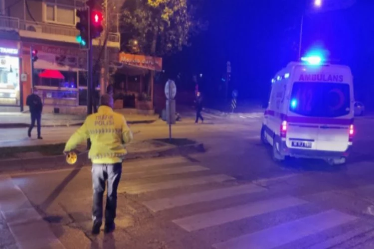 Bursa'da ambulans ve motosiklet kafa kafaya çarpıştı