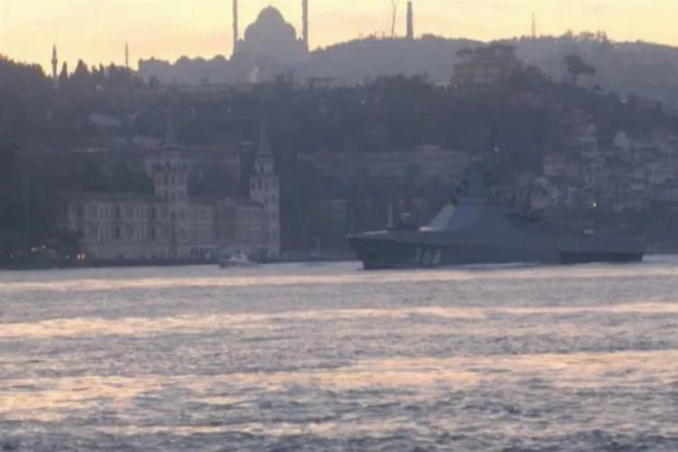 Rus Savaş Gemisi "Vasiliy Bykov"  İstanbul Boğazı'ndan geçti