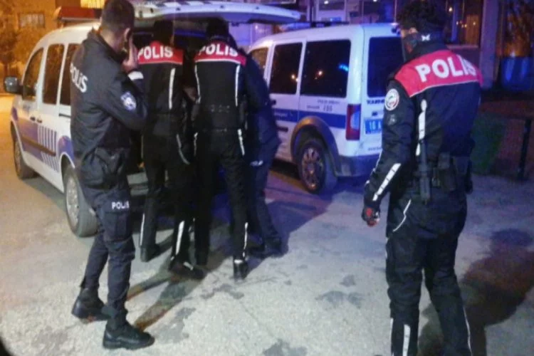 Bursa'da aranan iki kişi kısıtlamayı ihlal edince yakalandı!