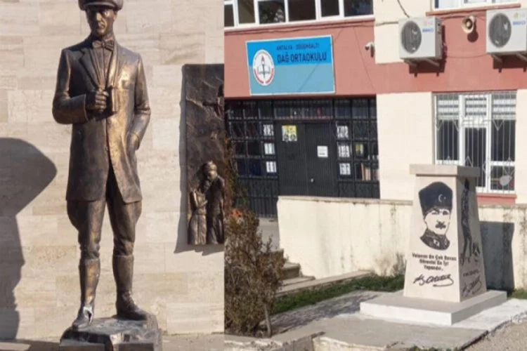 Atatürk'ün büstü ve heykeline çirkin saldırı!