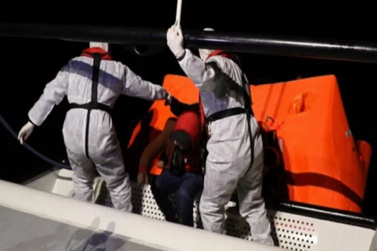 Yunanistan'ın ölüme terk ettiği 53 sığınmacı kurtarıldı