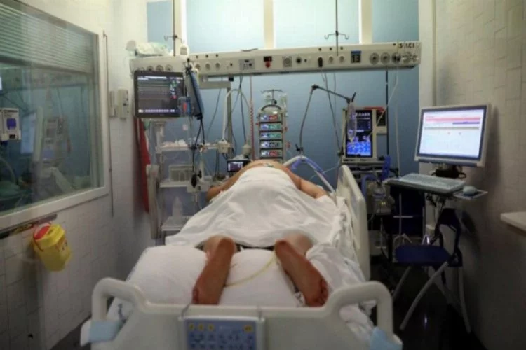 Kovid-19 hastası, oda arkadaşını oksijen tüpüyle öldürdü!