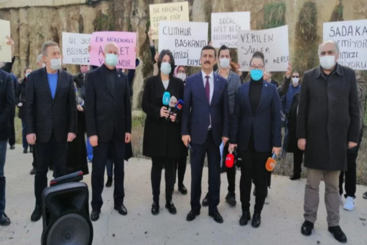 Bursa'da İYİ Parti'den heyelan mağdurlarına destek