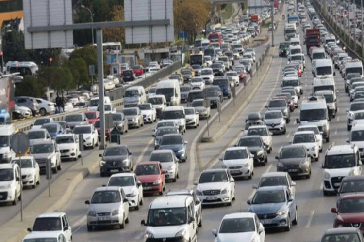 İstanbul'da kısıtlama öncesi trafik kilitlendi! Adım adım ilerliyor