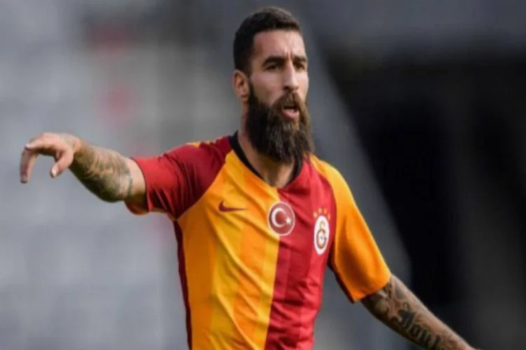 Galatasaray'ın eski futbolcusu yeni imajıyla olay oldu!