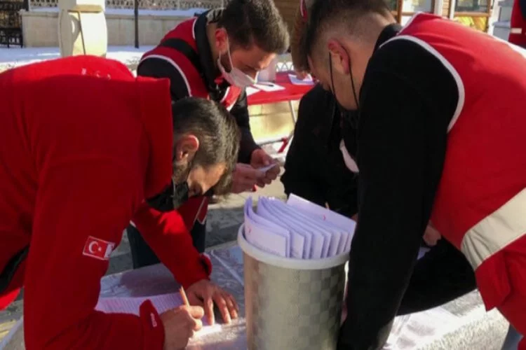 Genç Kızılay üyeleri, Bayburt'ta kısıtlamada kan bağışına dikkat çekti