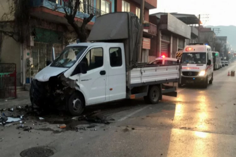 Bursa'da sosyal medyada canlı yayında kazayı görüntüledi!