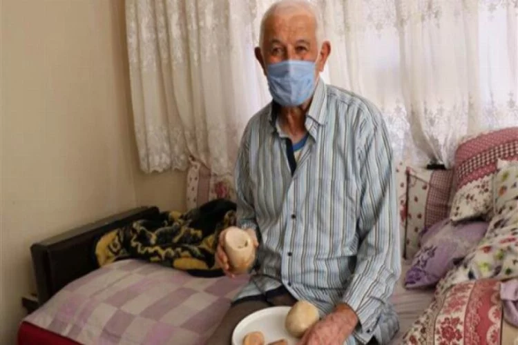 73 yaşındaki hastanın mesanesinden 2 kilo taş çıktı!