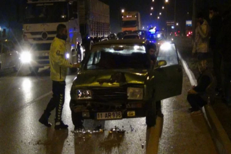 Bursa'da iki otomobil çarpıştı: Yolcu kadın yaralandı...