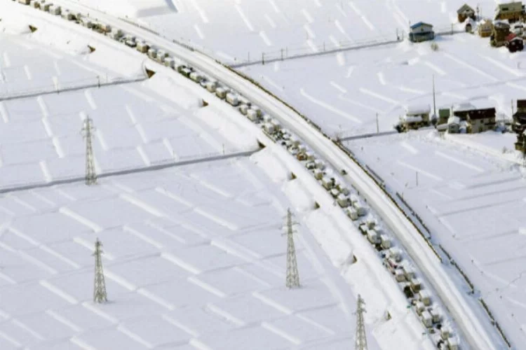 Japonya kar altında, uçak seferleri iptal