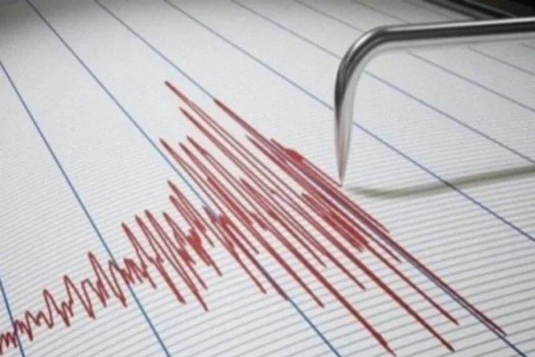 İzmir'de 4 büyüklüğünde deprem
