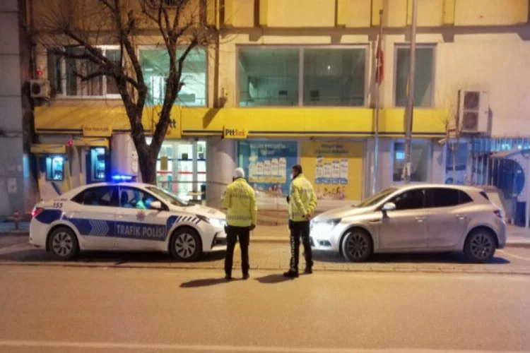 Bursa'da kısıtlamayı ihlal eden sürücü polisle tartıştı!