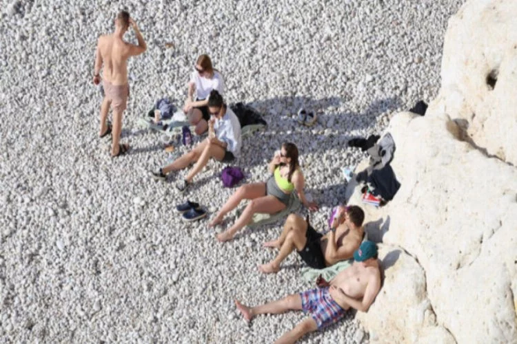 Turizmin başkentinde sahiller turistlere kaldı