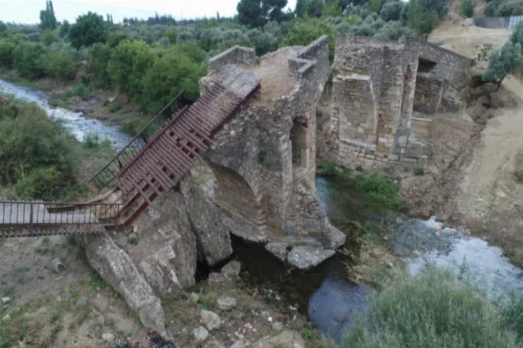 Tarihi köprüler restore ediliyor