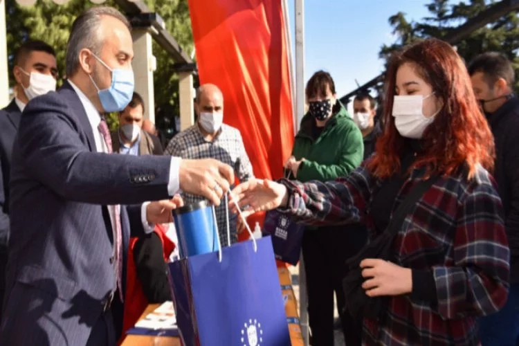 Üniversite adaylarına Bursa Büyükşehir desteği