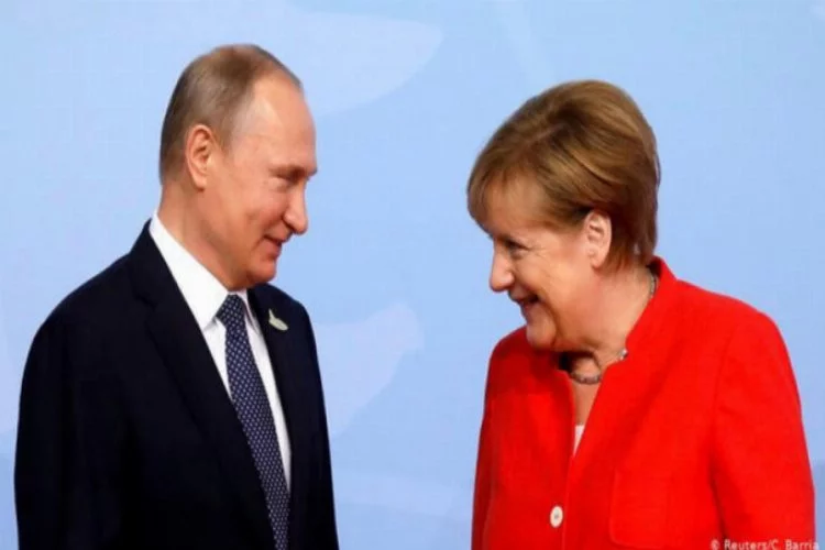 Putin ile Merkel ortak aşı üretimini görüştü