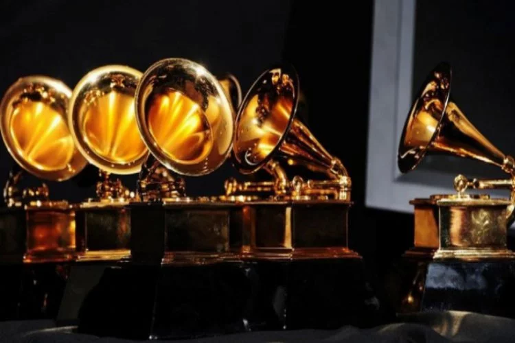 Korona, Grammy ödüllerini de vurdu