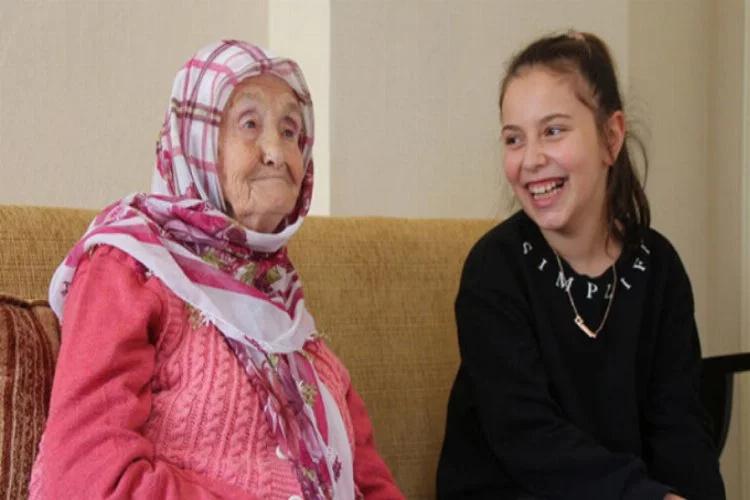 Koronavirüsü yenen 105 yaşındaki Emine Nine'den uyarı