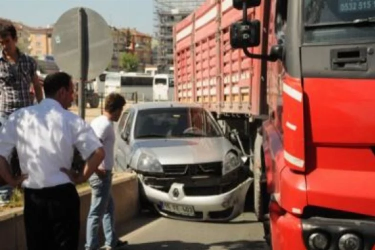 Bursa'daki korkunç kazadan şans eseri kurtuldular