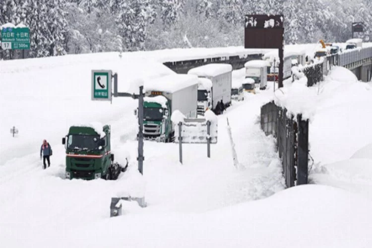Japonya'da yoğun kar yağışı nedeniyle ölenlerin sayısı 29'a çıktı