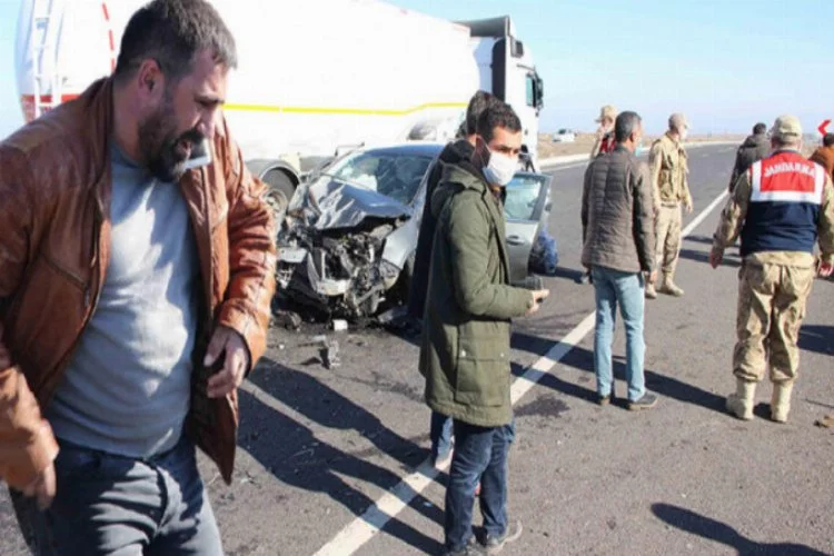 Diyarbakır'da iki otomobil çarpıştı! Çok sayıda yaralı var