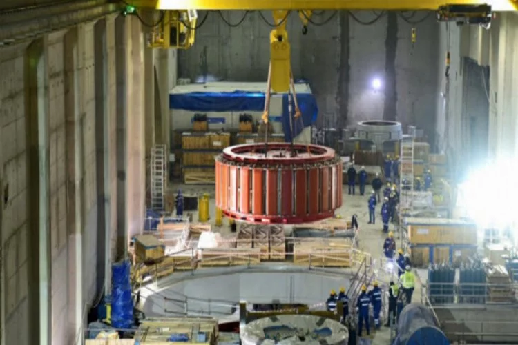 Türkiye'nin en büyük baraj inşaatında dev türbinlerin taşındı