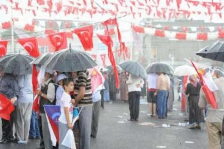 Bursa'da Erdoğan'a yağmur sürprizi