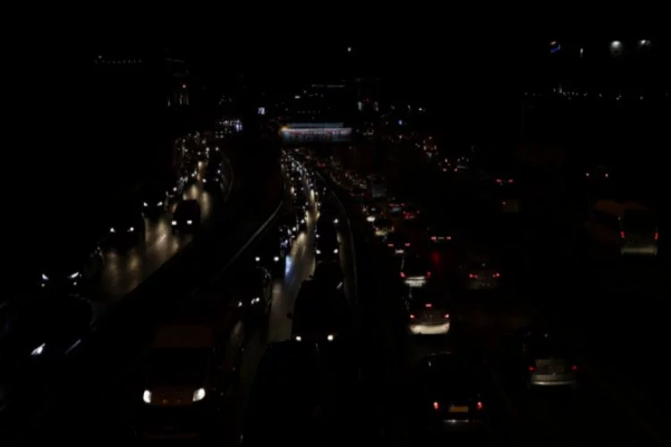 Bursa'da sokağa çıkma kısıtlamasının ilk anlarında trafikte yoğunluk