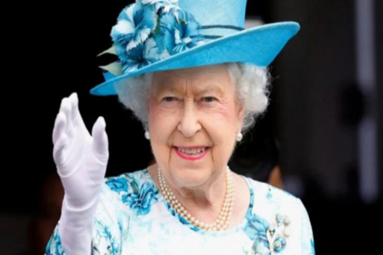 Kraliçesi 2. Elizabeth koronavirüs aşısı oldu