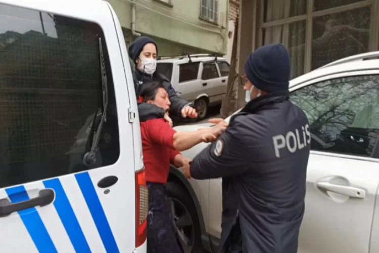 Bursa'da mahalleyi birbirine kattı, polislere çaydanlıkla direndi!