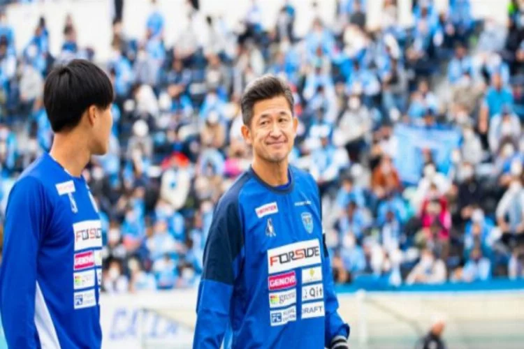53 yaşındaki Japon futbolcu Miura sözleşmesini uzattı