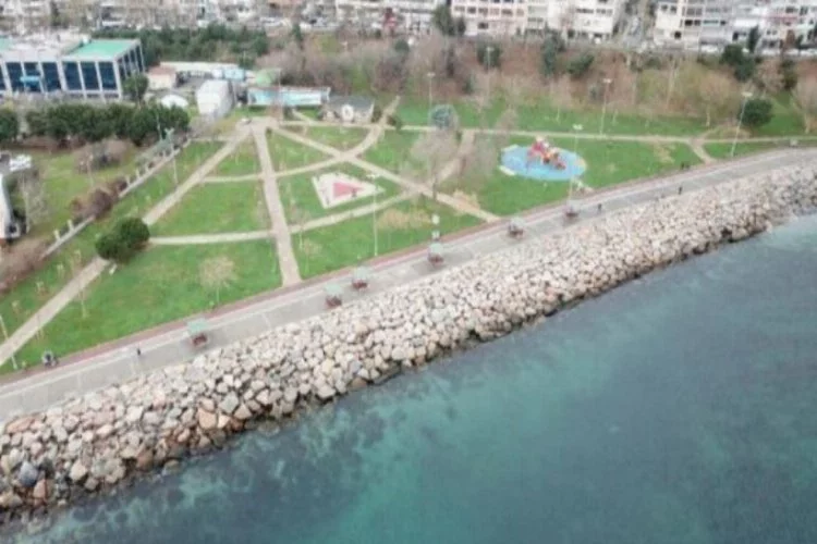 İBB'nin Kadıköy Sahili'ne koyduğu çardaklar olay oldu