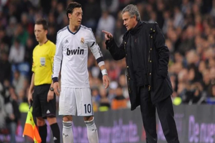 Mesut Özil eski hocası Mourinho'yu kızdırdı!