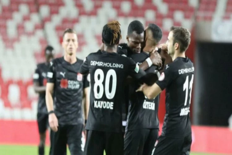 Sivasspor, Adana Demirspor'u uzatmalarda eledi