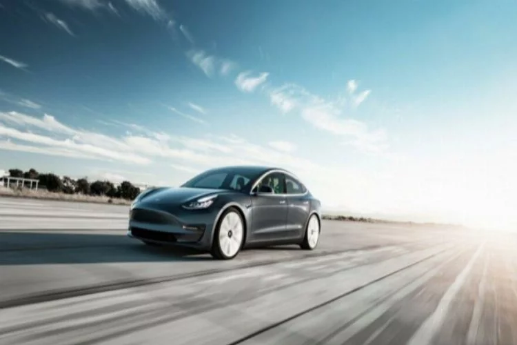 Tesla 158 bin aracını geri çağıracak mı?