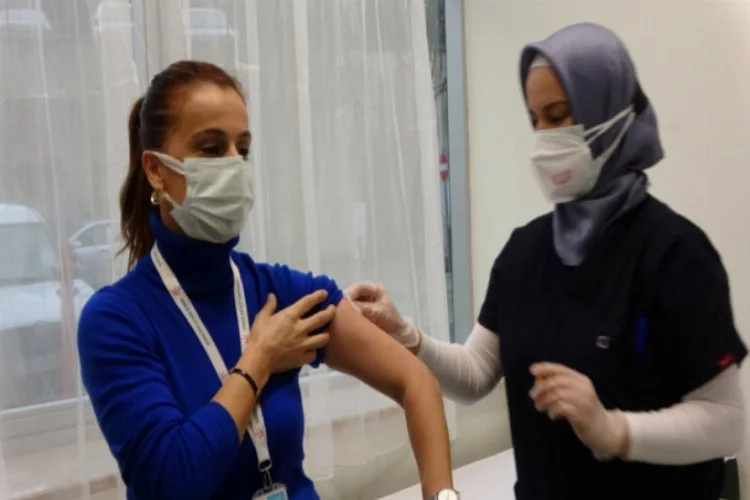 Bursa Gemlik'te, koronavirüs aşısına başlandı