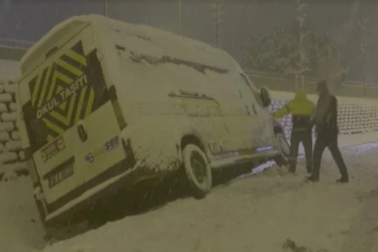 Bursa'da kar, hayatı olumsuz etkiledi