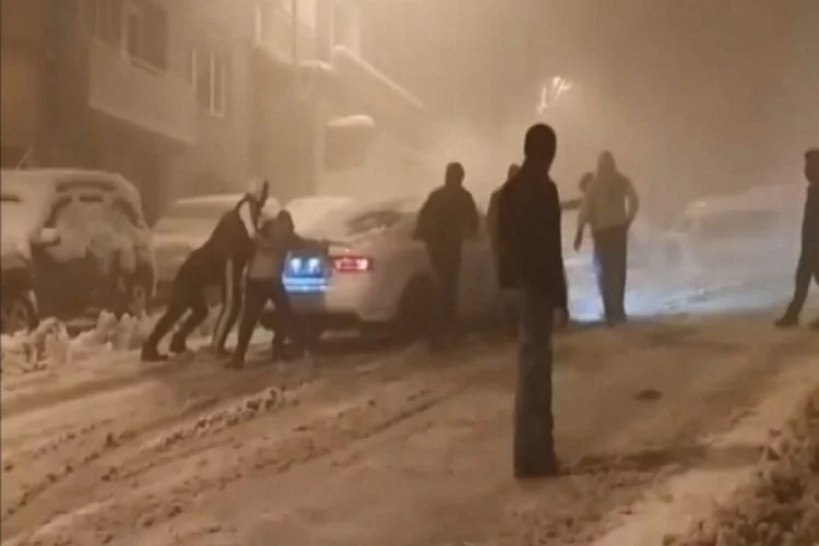 Bursa'da sürücüler zor anlar yaşadı, kazalar kameraya yansıdı!