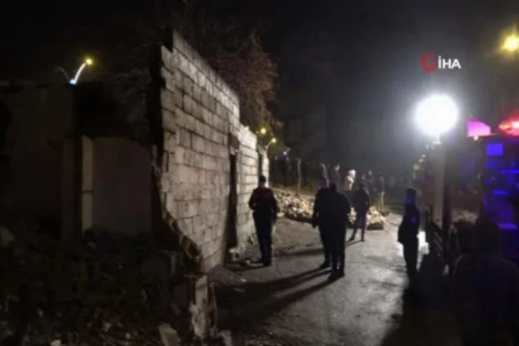 Gaziantep'te metruk bina çöktü: Yaralılar var