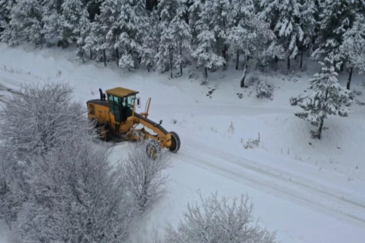 Bursa'da karla kesintisiz mücadele sürüyor