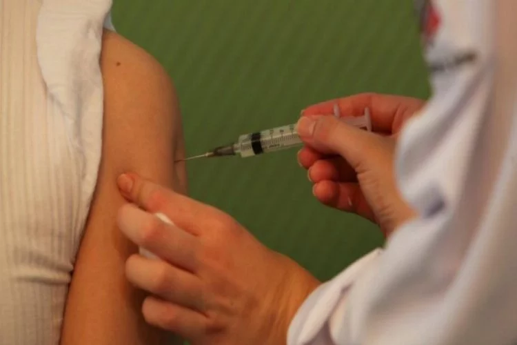 Korona aşısında 9 soruda bilinmeyenler açıklandı!