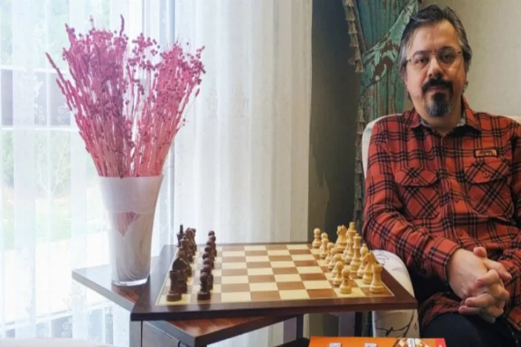 Bursa'da çocuklara satrancı sevdiren adam