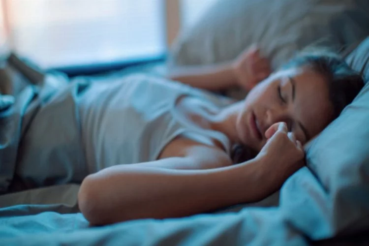 Uyku sorunu koronavirüs kapma riskini yüzde 250 artırıyor!