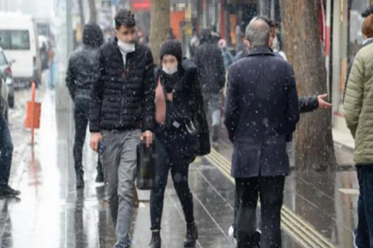 Diyarbakır'da kar yağışı bugün de sürdü